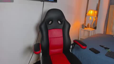 Snapshot of jdaniel_shellby chatting on 01-10-25, 01:42 jhon online show from 01-10-25, 01:42