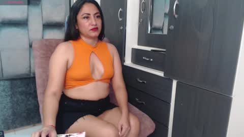 Snapshot of jean_foster chatting on 12-22-25, 04:59 Mistress Jane Foster online show from 12-22-25, 04:59