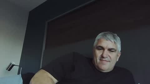 Snapshot of jecko71 chatting on 12-20-24, 08:01 dadbody71 online show from 12-20-24, 08:01