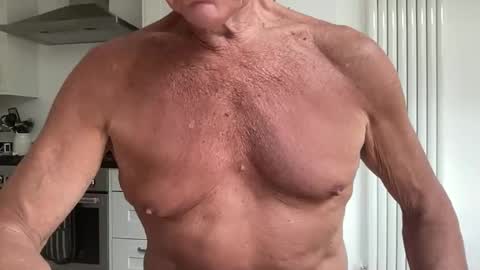 Snapshot of jeeves200 chatting on 06-03-26, 09:01 Sensual Jeeves online show from 06-03-26, 09:01