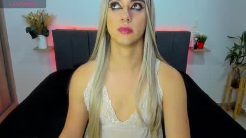 Snapshot of jeff_coleman chatting on 11-08-25, 08:25 ashley online show from 11-08-25, 08:25