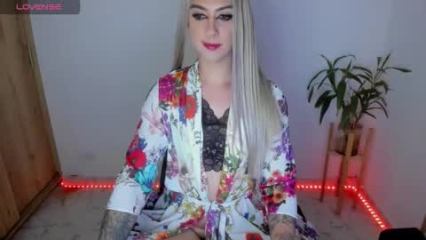 Snapshot of jeff_coleman chatting on 11-26-25, 04:35 ashley online show from 11-26-25, 04:35