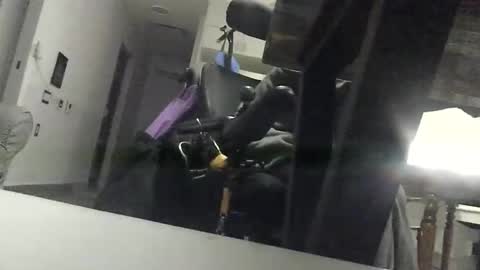 Snapshot of jeffbeau chatting on 09-23-25, 03:53 hugo online show from 09-23-25, 03:53