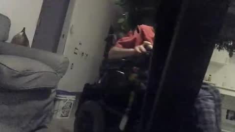 Snapshot of jeffbeau chatting on 12-18-25, 01:44 hugo online show from 12-18-25, 01:44