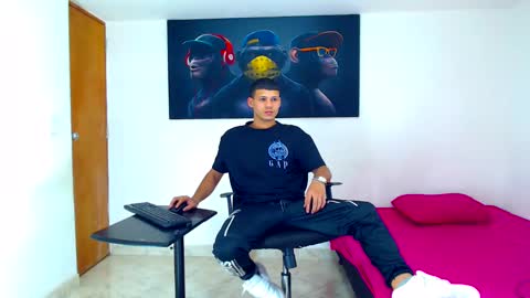 Snapshot of jeffer21_hot chatting on 01-14-25, 07:06 jeffer21_hot online show from 01-14-25, 07:06