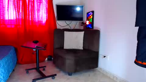 Snapshot of jeffer21_hot chatting on 07-08-26, 01:37 jeffer21_hot online show from 07-08-26, 01:37