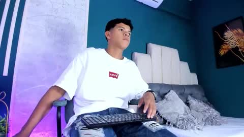 Snapshot of jeffry_wolvess chatting on 03-08-26, 12:31 Jeffry online show from 03-08-26, 12:31