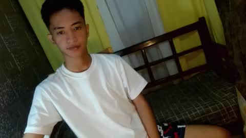 Snapshot of jel_oncamxx chatting on 12-04-25, 12:14 JELicious online show from 12-04-25, 12:14