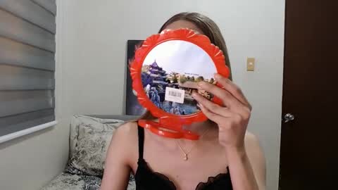 Snapshot of jelayasianxx chatting on 02-18-25, 02:27 Lexie online show from 02-18-25, 02:27