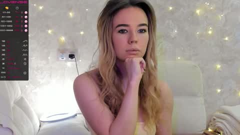 Snapshot of jeniferji chatting on 09-19-25, 05:42 EvaSileZ online show from 09-19-25, 05:42