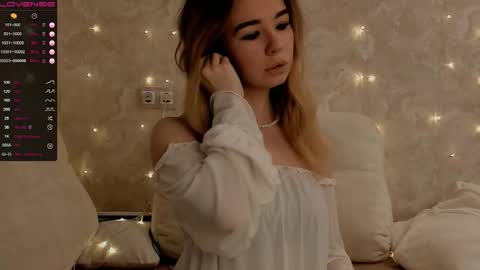 Snapshot of jeniferji chatting on 10-23-25, 05:01 EvaSileZ online show from 10-23-25, 05:01