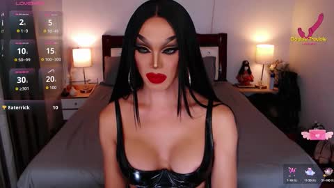 Snapshot of jenifers_body chatting on 09-24-25, 05:11 Queen Jenifer online show from 09-24-25, 05:11