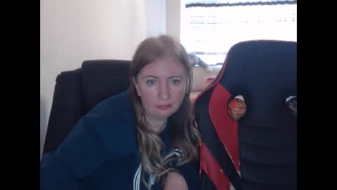 JenisAndPeter online show from 10-30-25, 07:32