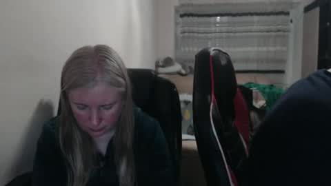 JenisAndPeter online show from 04-22-26, 05:47