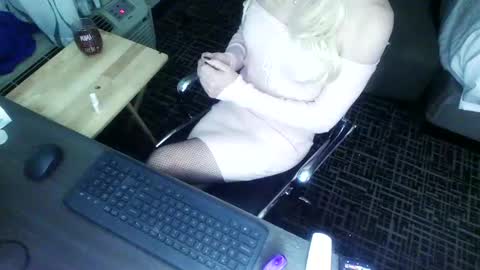 Jenna Cross online show from 01-01-25, 02:09