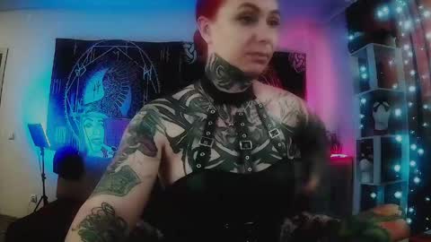 Snapshot of jennalovvee chatting on 05-17-26, 01:36 Mrs. Jenna online show from 05-17-26, 01:36