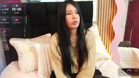 Snapshot of jenner_mills chatting on 07-27-26, 08:05 Jenner online show from 07-27-26, 08:05