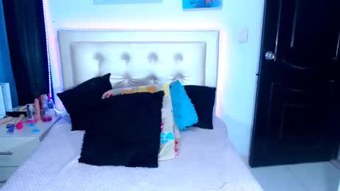 Snapshot of jenng18 chatting on 02-16-25, 11:16 jenn online show from 02-16-25, 11:16