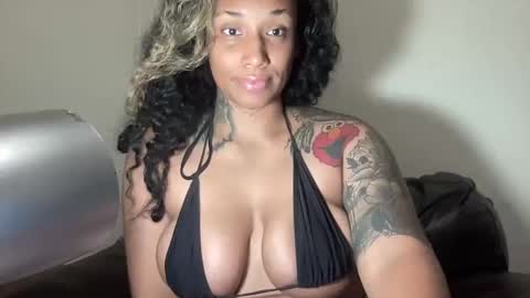 Snapshot of jenni_cash chatting on 05-04-26, 12:39 Mistress Jenni online show from 05-04-26, 12:39