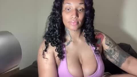 Snapshot of jenni_cash chatting on 06-05-26, 06:42 Mistress Jenni online show from 06-05-26, 06:42