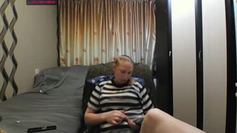 JenniDeep online show from 04-19-26, 06:32