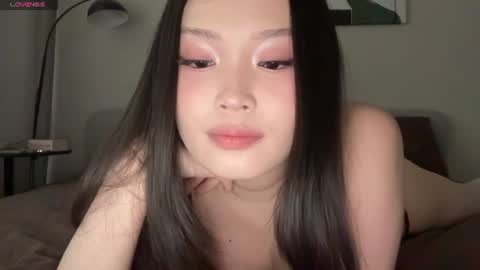 Snapshot of jennie_yung chatting on 06-10-26, 06:34 jennie_yung online show from 06-10-26, 06:34