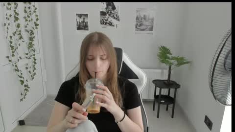 Snapshot of jenniestar chatting on 05-23-26, 12:20 Karla online show from 05-23-26, 12:20