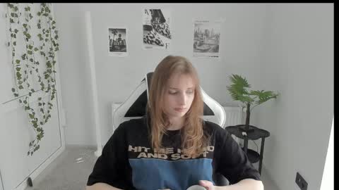 Snapshot of jenniestar chatting on 05-27-26, 12:24 Karla online show from 05-27-26, 12:24