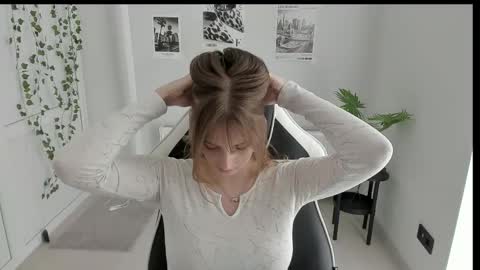 Snapshot of jenniestar chatting on 05-29-26, 12:47 Karla online show from 05-29-26, 12:47