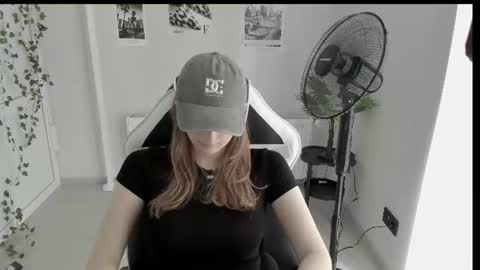 Snapshot of jenniestar chatting on 06-11-26, 10:02 Karla online show from 06-11-26, 10:02
