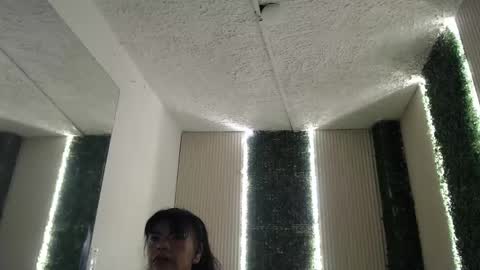 Jennifer online show from 04-24-26, 10:01