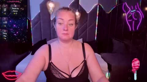 Jennifer online show from 11-09-25, 02:48