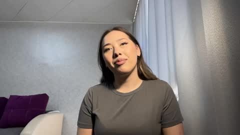 Mia online show from 04-23-26, 06:03