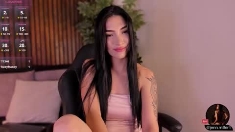 Snapshot of jennmiller_ chatting on 10-22-25, 01:44 online show from 10-22-25, 01:44