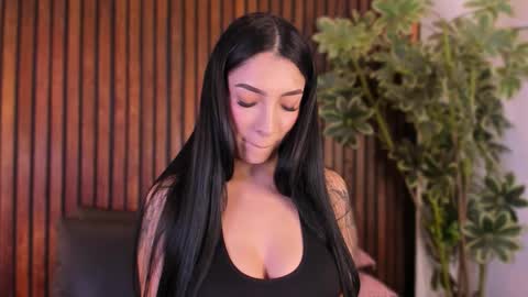 Snapshot of jennmiller_ chatting on 11-11-25, 12:27 online show from 11-11-25, 12:27