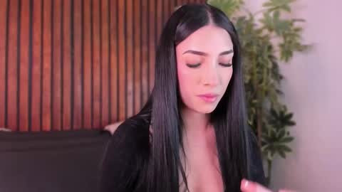 Snapshot of jennmiller_ chatting on 12-01-25, 12:32 online show from 12-01-25, 12:32