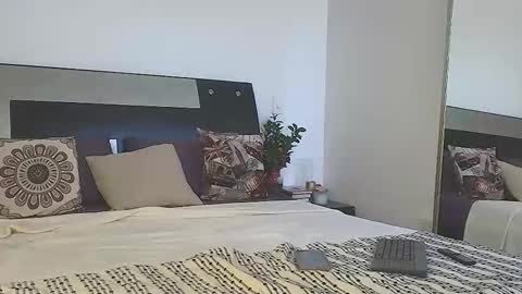 Jenn online show from 01-06-26, 06:00