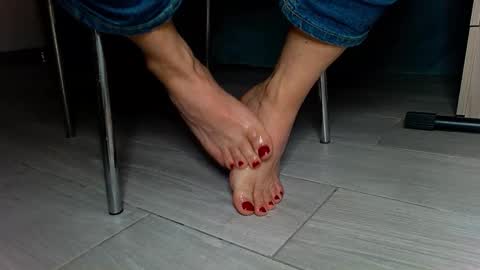 Snapshot of jenny_fighterfeet chatting on 02-18-25, 02:06 Jenny online show from 02-18-25, 02:06