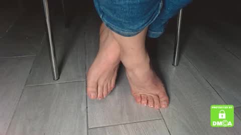 Snapshot of jenny_fighterfeet chatting on 02-20-25, 02:13 Jenny online show from 02-20-25, 02:13