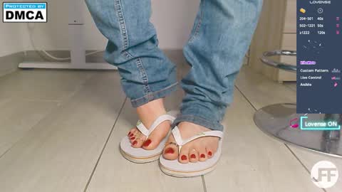 Snapshot of jenny_fighterfeet chatting on 10-21-25, 12:39 Jenny online show from 10-21-25, 12:39