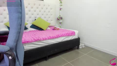 Snapshot of jenny_stark chatting on 10-10-25, 06:51 jenny_stark online show from 10-10-25, 06:51