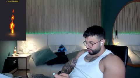 Snapshot of jeremy_harden chatting on 03-04-26, 09:43 Jeremy online show from 03-04-26, 09:43