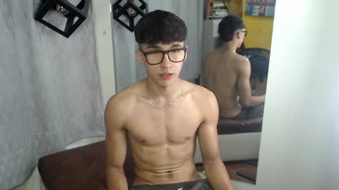 Snapshot of jeremy_job chatting on 05-17-26, 12:23 Jeremy online show from 05-17-26, 12:23