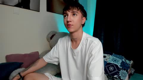 Snapshot of jeremy_salvatore_ chatting on 12-24-24, 08:00 jero independent model online show from 12-24-24, 08:00