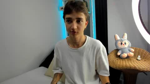 Snapshot of jeremy_salvatore_ chatting on 11-12-25, 07:42 jero independent model online show from 11-12-25, 07:42