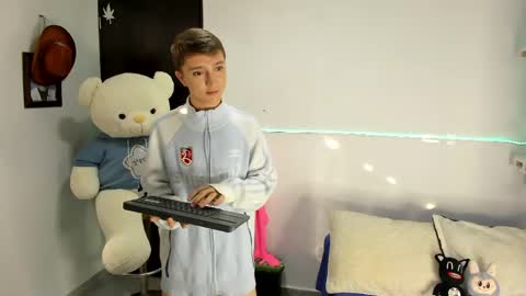 jero independent model online show from 05-07-26, 09:31