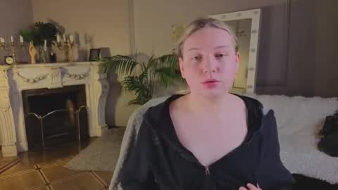 Snapshot of jes_solar chatting on 10-13-25, 01:44 jes_solar online show from 10-13-25, 01:44