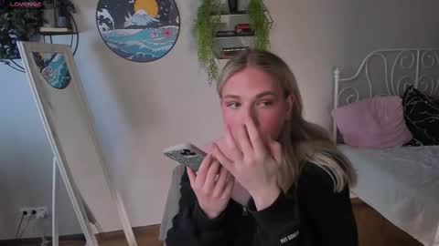 Snapshot of jes_solar chatting on 10-14-25, 02:51 jes_solar online show from 10-14-25, 02:51