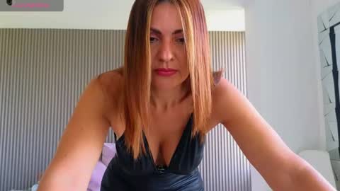 bella  adams online show from 06-18-26, 04:22
