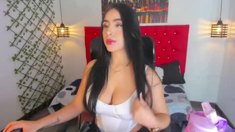 Snapshot of jessica_bellini chatting on 05-03-26, 04:51 Jessica online show from 05-03-26, 04:51